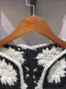 Cardigan da donna per donna 2024 maglione casual alla moda in lana all'uncinetto con fiori a contrasto con lacci vuoti