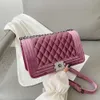 Drop frakt mode av hög kvalitet sammet kvinnor crossbody väskor elegant trend lyxdesigner handväska damer axelväska