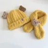 BERETS 2 pezzi invernali peluche baby cappellino sciarpa set di orso carino per bambini caldi bambini berretto berretto per ragazze in stile Korea 2024