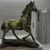 Cavallo di bronzo Scultura in resina Stile retrò Interni Decorazione della tavola Statua di animali Figurine Accessori per la decorazione del gabinetto di casa 240119