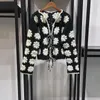 Cardigan da donna per donna 2024 maglione casual alla moda in lana all'uncinetto con fiori a contrasto con lacci vuoti