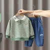 Autumn Toddler Boy 2pcs Zestaw ubrania bawełniany niedźwiedź pasiastka koszulka polo ubranie garnitur Elastyczne talia dżinsowe małe strój dla niemowląt 240122