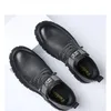 Klassiska herrläderskor lyx varumärke män casual skor andas enkla utomhus mjuka mockasins manliga sneakers zapatos hombre 240125