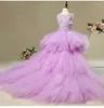 Abiti da ragazza Eleganti applicazioni lunghe con strascico Abito da prima comunione Abito da ballo in tulle viola Fiore da spettacolo per bambini per matrimoni