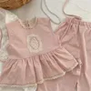 Set di abbigliamento Per bambini 2024 Estate Ragazze Dolce Rosa Set di pizzo Camicia senza maniche con volant Pantaloni 2 pezzi Abbigliamento per bambini