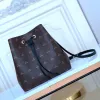 Yeni 2024 tasarımcı omuz çantası kadın kova çantası lüks el çantaları moda deri klasik çizim crossbody
