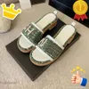 Slipper Slippers S Voor Dames Mode Klassieke zwarte sandalen Heatshoes Platformuitrusting Bodems Strand Lichtgewicht Slippers Resorts Platform lipper lides andals lippers