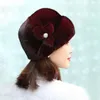 Bérets chapeau hiver décoration de fleurs russes épaissie luxe Keep chauds d'une couleur unie de couleur aléatoire