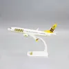 1/200 Bilancia B737MAX8 B737 MAX BUZZ Compagnia aerea ABS Plastica Modello di aereo Giocattoli Aereo Aereo Modello Giocattolo Assemblaggio per la raccolta 240131