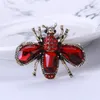 Brosches Creative Vintage Crystal Bee Brosch Exquisite Insect Pins For Women Luxury Delicate Simple Fashion Pin Men Pass Corsage