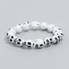 Strand enkel svart vit harts skalle för män trendig elasticitet armband vintage halloween smycken manlig gåva