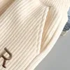 Pantalon femme velours côtelé couleur abricot noir étiquette brodée décoration cordon de serrage filetage alphabet impression longueur cheville femme