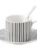 Potenciômetros de café Europeu Cerâmica Hepburn Estilo Copo e Prato Listrado Preto Branco Polka Dot Caneca Bolo Tarde Chá Conjunto