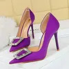 Sapatos de vestido 2024 moda mulheres 10.5cm fino salto alto escritório senhora cristal fivela de metal bombas rasas roxo pointy toe festa