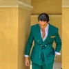 تصميم بدلات الذكور الخضراء لحفل الزفاف مع حزام 2 قطعة مزدوجة الصدر الرسمي العريس سفر ارتداء الملابس زي سترة Homme 240124