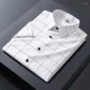 Camisas de vestido masculinas camisa listrada vertical homens manga curta verão legal confortável não-ferro estiramento negócio social formal top branco preto