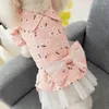 犬用アパレルレースペット服プリンセスドレスコットンプリントドールドール襟蝶のガーゼ犬猫衣類プードルスウィートレディパピーアパレル