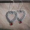 Dangle Brincos Vintage Cor Prata Geométrica Coração Pingente Openwork Inlay Red Stone Jewelry 2024 Party Wedding Aretes