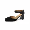Sandali in pelle con tacco alto da donna 2024 British Vintage punta quadrata piatto in cashmere con fibbia per cintura estiva