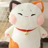 Kawaii Lucky Cat z kołnierzem pluszową zabawki dla lalki Trzy kolory kota poduszka wysokiej jakości prezenty dla chłopców dziewczynki Przyjaciele dekorują 240123