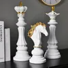 Northeuins Resin Chess Pieces Board Gamesアクセサリーインテリアホームデコレーションチェスマン彫刻のためのレトロな美学の装飾240130