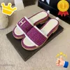 Slipper Slippers S Voor Dames Mode Klassieke zwarte sandalen Heatshoes Platformuitrusting Bodems Strand Lichtgewicht Slippers Resorts Platform lipper lides andals lippers