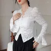 Kadınlar Blouses 2024 Vintage V yaka Beyaz Dantel Gömlek Parlama Uzun Kollu Kadınlar Zarif Kısa Üstler Tatlı Tatlı Bluz 29561