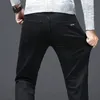 2023 Vinter tjock fleece för kalla män varma smala jeans elasticitet mager svart mode casual byxor byxor 240127