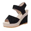 Högklackad kilplattform Fisk mun kvinnor Peep Toe Sandaler Kvinnor Comfort Summer Designer Shoes 240228