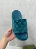 Silke präglade blommor designer kvinnors sandaler tofflor glider sandaler flip flops platt tjock botten broderi tryckt gelé gummilinnklänning skor 35-42