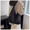 Bolsa de ombro de lona feminina, bolsa tote de veludo simples casual de grande capacidade, bolsa de mão de designer para mulheres, bolsa de compras sólida 240118