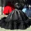 Черные блестящие платья Quinceanera с аппликациями на плечах и кружевными бусинами. Тюль-многоуровневое платье Vestidos De 15. Вечернее платье принцессы. Очаровательное бальное платье.