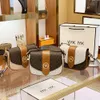 Hong Kong 2023 nouveau sac à bandoulière en cuir à une épaule pour femmes Niche sac de selle haut de gamme 75% ventes directes d'usine