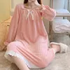 Nachtkleding voor dames Thermisch nachthemd voor dames Zacht gekleurd flanel Verdikt gewatteerd Warm nachtjapon Nachthemd Zoete stijl Homewear Robe