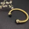 Pulseira luxuosa com fivela de arame trançado com gancho dourado de 7 mm em prata esterlina com banho amarelo 14k