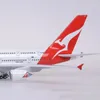 1/200 Schaal 36.5CM Vliegtuig 380 A380 QANTAS Luchtvaartmaatschappij Model W Licht en Wiel Diecast Plastic Hars Vliegtuig Voor collectie 240131