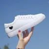 Buty biegowe wiosna jesień moda biała oddychająca haftowa koronkowa koronkowa swobodne trampki Zapatos de Mujer 240124