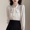 Damesblouses Elegante mode vlinderdasoverhemd Koreaanse eenvoudige satijnen blouse Lente 2024 Professionele OL Tops Blusa