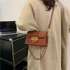 Diseño de nicho francés, bolso de hombro versátil nuevo de invierno cuadrado pequeño con cadena, sensación de alta gama, tendencia de bolso cruzado 75% ventas directas de fábrica