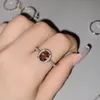 Ontwerper retro kleine en prachtige imitatie toermalijn ring dames vergulde 18k veelzijdige eenvoudige en modieuze kleine suikerblokring