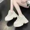 Platforma dla kobiet swobodne oddychane butę z siatki Summer Chunky Sneakers 8,5 cm kliny Ukryte obcasy puste buty rekreacyjne Kobieta 240126