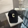 Berretto da baseball in velluto a coste del nuovo stilista Lettera C Cappello casual con lingua piatta per uomo e donna Cappello estivo retrò per ombrellone all'aperto BQ1307