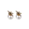 Fashion Retro Bee Personality Earrings Female Net Celebrity Back Hanging Letters Pearl Asymmetric Temperament Ladies 240125