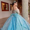 Luxury Sky Blue Off the Shoulder Quinceanera Appliciques spetspärlor 2024 Bollklänning golvlängd sveptåg spetsar upp brudklänning