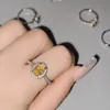 Designer retro pequeno e requintado imitação de turmalina anel feminino banhado 18k versátil simples e elegante pequeno anel de bloco de açúcar