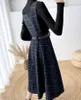 秋の冬のレディファッションオーバーオール2ピースセットドレス女性ブラックニットセータートップ格子縞のツイードスリムビッグスイングミディドレス240202