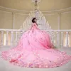 Abito Quinceanera rosa con spalle scoperte Corsetto Abito da ballo Applique in pizzo colorato Farfalla 3D Tull Dolce 16 Abiti da 15 anos