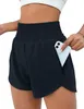 Pantaloncini da yoga da donna Rie Short traspiranti ad asciugatura rapida Pantaloncini da yoga foderati incorporati Sport corti Cerniera nascosta Tasca laterale a scomparsa Pantaloni sportivi da corsa con