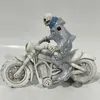 Cool skelettfigurer Skull Harts Hantverk Skateboard på en motorcykel Halloween Decorations Desk Decoration Gift 240124