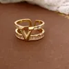 Alfabetringar Storlek 6 7 8 9 Anillo 3 Färg Multi -stil smycken Rose Gold Anillo mångsidiga smycken utsökta ringestetiska ringar älskar fin smyckeslåda set gåva